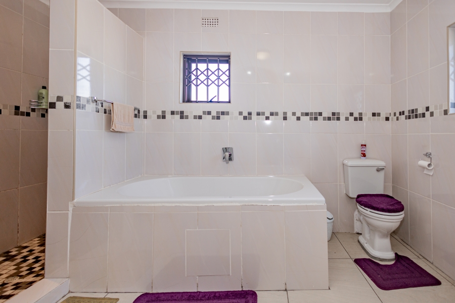 6 Bedroom Property for Sale in Sanddrift Western Cape